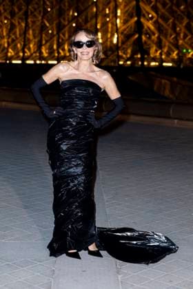 Le Grand Diner du Louvre photo call Philippine Leroy Beaulieu Photo Call du Le Grand Diner du Louvre lors de la Fashion Week à Paris le 5 mars 2025 Olivier Borde Bestimage Photo call Le Grand Diner du Louvre during Fashion Week in Paris on March 5th, 2025 Paris France  Copyright: xOLIVIERxBORDEx xBESTIMAGExOLIVIERxBORDEx xBESTIMAGEx