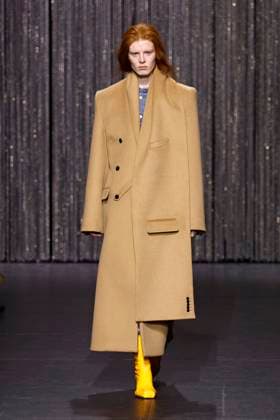 Alainpaul Ready to wear fall winter 2025 26 Paris March 2025 Alainpaul Ready to wear fall winter 2025 26 Paris March 2025, Credit:Zeppelin Avalon  Copyright: xZeppelinx xAvalonx 0972163962