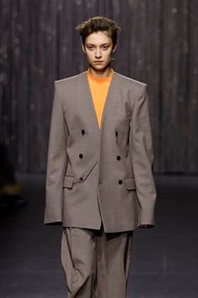 Alainpaul Ready to wear fall winter 2025 26 Paris March 2025 Alainpaul Ready to wear fall winter 2025 26 Paris March 2025, Credit:Zeppelin Avalon  Copyright: xZeppelinx xAvalonx 0972164041