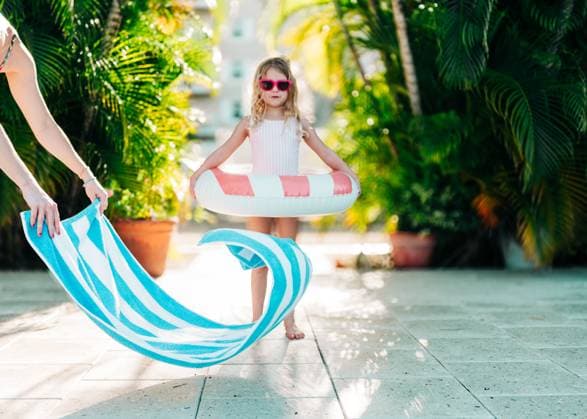 Creative Highlights Symbolfotos Young girl standing in floatie waiting to swim in tropical place Boca Raton, Florida, United States R_NYHM250226-1668054-01 ,model released, Symbolfoto