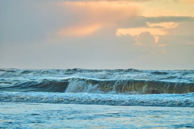 Sonnenuntergang über Nordseewellen Sonnenuntergang über Nordseewellen Copyright: xZoonar.com FlorianxKundex 22947527