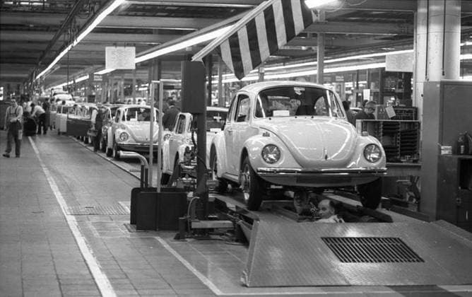 Archivbilder der Woche KW10 RECORD DATE NOT STATED Wolfsburg, VW Autowerk, Kafe, West Germany. Wolfsburg, VW Autowerk, Kafe, West Germany 1973. Copyright: WorldxHistoryxArchive 917_05_WHA_197_0169