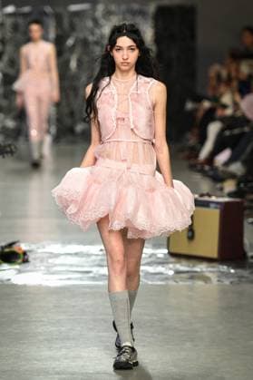 PFW - Cecilie Bahnsen Runway A model walks the runway for a collection by Cecilie Bahnsen as part of Paris Fashion Week at the Palais de Tokyo in Paris, on March 5, 2025. Photo by Firas Abdullah ABACAPRESS.COM Paris Ile-de-France France  Copyright: xAbdullahxFiras ABACAx