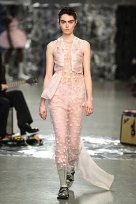 PFW - Cecilie Bahnsen Runway A model walks the runway for a collection by Cecilie Bahnsen as part of Paris Fashion Week at the Palais de Tokyo in Paris, on March 5, 2025. Photo by Firas Abdullah ABACAPRESS.COM Paris Ile-de-France France  Copyright: xAbdullahxFiras ABACAx