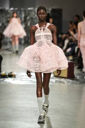 PFW - Cecilie Bahnsen Runway A model walks the runway for a collection by Cecilie Bahnsen as part of Paris Fashion Week at the Palais de Tokyo in Paris, on March 5, 2025. Photo by Firas Abdullah ABACAPRESS.COM Paris Ile-de-France France  Copyright: xAbdullahxFiras ABACAx