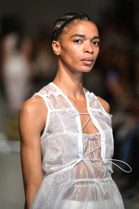 PFW - Cecilie Bahnsen Runway A model walks the runway for a collection by Cecilie Bahnsen as part of Paris Fashion Week at the Palais de Tokyo in Paris, on March 5, 2025. Photo by Firas Abdullah ABACAPRESS.COM Paris Ile-de-France France  Copyright: xAbdullahxFiras ABACAx