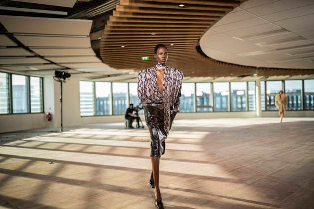 PFW - Stella McCartney Runway A model presents a creation by Stella McCartney for the Womenswear Ready-to-wear Fall-Winter 2025 2026 collection as part of the Paris Fashion Week, in Paris on March 5, 2025. Photo by Eliot Blondet ABACAPRESS.COM Paris France  Copyright: xBlondetxEliot ABACAx