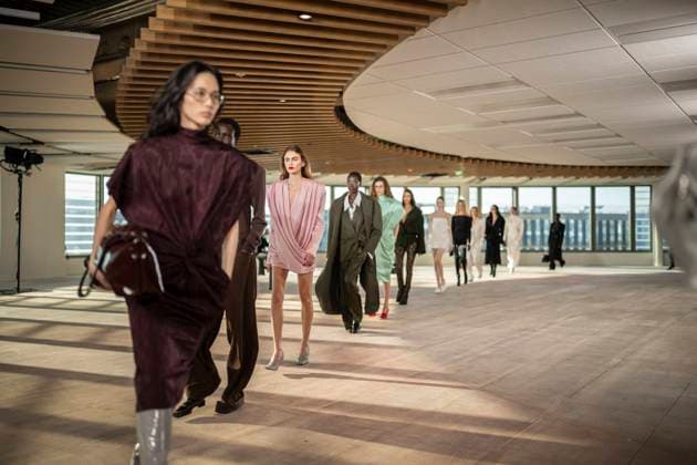 PFW - Stella McCartney Runway A model presents a creation by Stella McCartney for the Womenswear Ready-to-wear Fall-Winter 2025 2026 collection as part of the Paris Fashion Week, in Paris on March 5, 2025. Photo by Eliot Blondet ABACAPRESS.COM Paris France  Copyright: xBlondetxEliot ABACAx