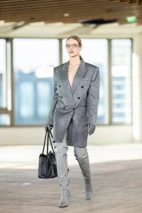 PFW - Stella McCartney Runway Model Natalia Vodianova presents a creation by Stella McCartney for the Womenswear Ready-to-wear Fall-Winter 2025 2026 collection as part of the Paris Fashion Week, in Paris on March 5, 2025. Photo by Eliot Blondet ABACAPRESS.COM Paris France  Copyright: xBlondetxEliot ABACAx