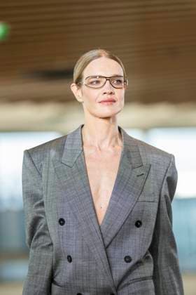 PFW - Stella McCartney Runway Model Natalia Vodianova presents a creation by Stella McCartney for the Womenswear Ready-to-wear Fall-Winter 2025 2026 collection as part of the Paris Fashion Week, in Paris on March 5, 2025. Photo by Eliot Blondet ABACAPRESS.COM Paris France  Copyright: xBlondetxEliot ABACAx