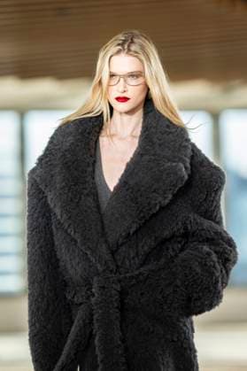 PFW - Stella McCartney Runway A model presents a creation by Stella McCartney for the Womenswear Ready-to-wear Fall-Winter 2025 2026 collection as part of the Paris Fashion Week, in Paris on March 5, 2025. Photo by Eliot Blondet ABACAPRESS.COM Paris France  Copyright: xBlondetxEliot ABACAx