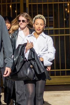 Doja Cat goes shopping at Bulgari Place Vendôme on the sidelines of Paris Fashion Week PFW Doja Cat goes shopping at Bulgari Place Vendôme on the sidelines of Paris Fashion Week PFW in Paris, France, March 5, 2025 Yehiel Chekroune Bestimage Doja Cat goes shopping at Bulgari Place Vendome on the sidelines of Paris Fashion Week PFW in Paris, France, March 5, 2025 Paris France  Copyright: xYehielxChekrounex xBestimagexYehielxChekrounex xBestimagex