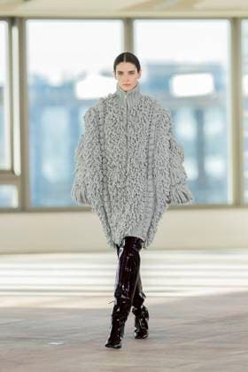 PFW - Stella McCartney Runway A model presents a creation by Stella McCartney for the Womenswear Ready-to-wear Fall-Winter 2025 2026 collection as part of the Paris Fashion Week, in Paris on March 5, 2025. Photo by Eliot Blondet ABACAPRESS.COM Paris France  Copyright: xBlondetxEliot ABACAx