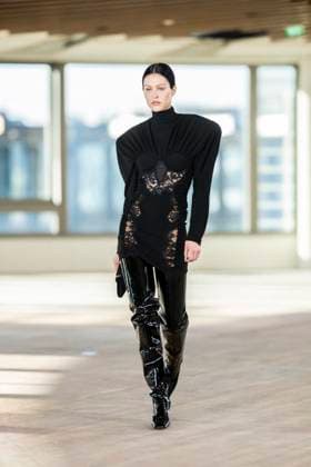 PFW - Stella McCartney Runway A model presents a creation by Stella McCartney for the Womenswear Ready-to-wear Fall-Winter 2025 2026 collection as part of the Paris Fashion Week, in Paris on March 5, 2025. Photo by Eliot Blondet ABACAPRESS.COM Paris France  Copyright: xBlondetxEliot ABACAx