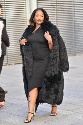 PFW Courreges Outside Arrivals Tems arriving at Courreges show during Paris Fashion Week in Paris, France on March 5, 2025. Photo by Julien Reynaud APS-Medias ABACAPRESS.COM Paris France  Copyright: xReynaudxJulien APS-Medias ABACAx