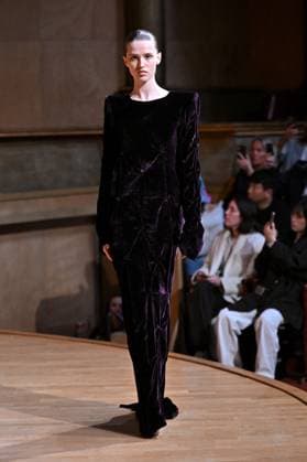 PFW Julie Kegels Runway A model walks the runway during Julie Kegels show during Paris Fashion Week in Paris, France on March 5, 2025. Photo by Julien Reynaud APS-Medias ABACAPRESS.COM Paris France  Copyright: xReynaudxJulien APS-Medias ABACAx