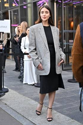 PFW Stella McCartney Outside Arrivals Guest arriving at Stella McCartney show during Paris Fashion Week in Paris, France on March 5, 2025. Photo by Julien Reynaud APS-Medias ABACAPRESS.COM Paris France  Copyright: xReynaudxJulien APS-Medias ABACAx