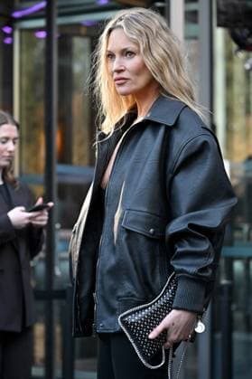 PFW Stella McCartney Outside Arrivals Kate Moss arriving at Stella McCartney show during Paris Fashion Week in Paris, France on March 5, 2025. Photo by Julien Reynaud APS-Medias ABACAPRESS.COM Paris France  Copyright: xReynaudxJulien APS-Medias ABACAx