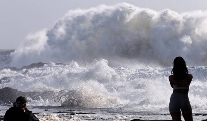 News Themen der Woche KW10 News Bilder des Tages TROPICAL CYCLONE ALFRED, Big Seas from Tropical cyclone Alfred are seen at Snapper Rocks on the Gold Coast, Thursday, March 6, 2025. A tropical cyclone set to bring heavy rainfall and damaging winds is expected to impact a part of the Australian coast for the first time in more than 50 years. ( NO ARCHIVING, EDITORIAL USE ONLY, NO USE IN BOOKS WITHOUT CONSENT GOLD COAST QUEENSLAND AUSTRALIA  Copyright: xJASONxO BRIENx 20250306129964984636