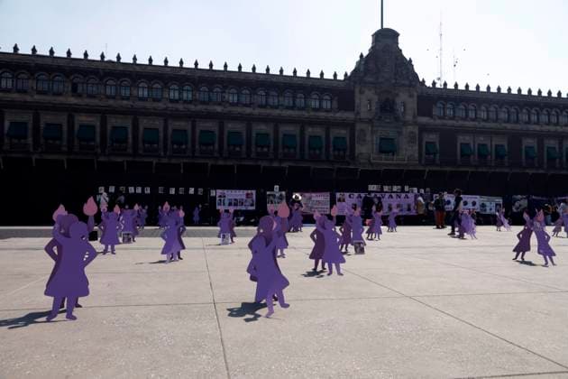 Collectives of mothers of missing persons set up cardboard silhouettes representing the victims of femicide in the main square Zocalo demanding justice for all femicides in Mexico prior to International Women s Day. on March 5, 2025 in Mexico City, Mexico. Mexico City Mexico - ZUMAe321 20250305_zia_e321_087 Copyright: xLuisxBarronx