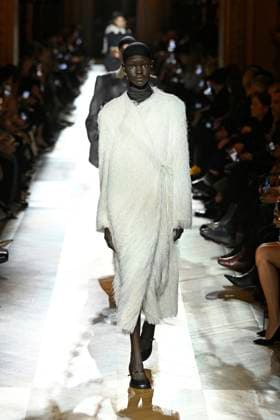 Dries van Noten Ready to wear fall winter 2025 26 Paris March 2025 Dries van Noten Ready to wear fall winter 2025 26 Paris March 2025, Credit:Zeppelin Avalon  Copyright: xZeppelinx xAvalonx 0972553217