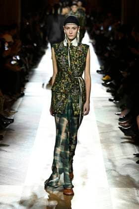 Dries van Noten Ready to wear fall winter 2025 26 Paris March 2025 Dries van Noten Ready to wear fall winter 2025 26 Paris March 2025, Credit:Zeppelin Avalon  Copyright: xZeppelinx xAvalonx 0972553503