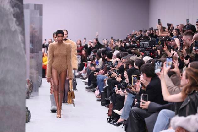 PFW - Acne Studios Runway A model walks the runway during the Acne Studios Womenswear Fall Winter 2025-2026 show as part of Paris Fashion at L’Observatoire de Paris on March 05, 2025 in Paris, France. Photo by Alain-Gil Gonzalez ABACAPRESS.COM Paris France  Copyright: xGonzalezxAlain-Gil ABACAx