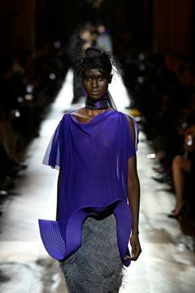 Dries van Noten Ready to wear fall winter 2025 26 Paris March 2025 Dries van Noten Ready to wear fall winter 2025 26 Paris March 2025, Credit:Zeppelin Avalon  Copyright: xZeppelinx xAvalonx 0972555848