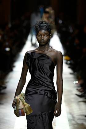 Dries van Noten Ready to wear fall winter 2025 26 Paris March 2025 Dries van Noten Ready to wear fall winter 2025 26 Paris March 2025, Credit:Zeppelin Avalon  Copyright: xZeppelinx xAvalonx 0972556253