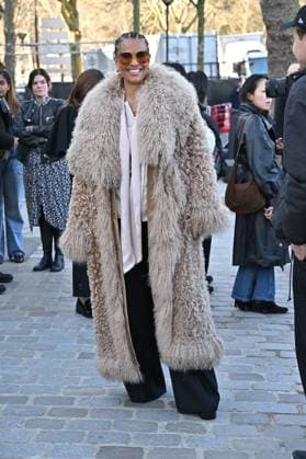 Entertainment Bilder des Tages PFW Chloe Outside Arrivals Neneh Cherry arriving at Chloe show during Paris Fashion Week in Paris, France on March 6, 2025. Photo by Julien Reynaud APS-Medias ABACAPRESS.COM Paris France  Copyright: xReynaudxJulien APS-Medias ABACAx