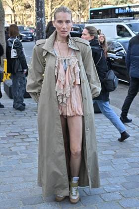PFW Chloe Outside Arrivals Dree Hemingway arriving at Chloe show during Paris Fashion Week in Paris, France on March 6, 2025. Photo by Julien Reynaud APS-Medias ABACAPRESS.COM Paris France  Copyright: xReynaudxJulien APS-Medias ABACAx