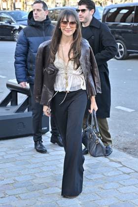 PFW Chloe Outside Arrivals Rashida Jones arriving at Chloe show during Paris Fashion Week in Paris, France on March 6, 2025. Photo by Julien Reynaud APS-Medias ABACAPRESS.COM Paris France  Copyright: xReynaudxJulien APS-Medias ABACAx