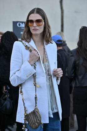 PFW Chloe Outside Arrivals Malgosia Bela arriving at Chloe show during Paris Fashion Week in Paris, France on March 6, 2025. Photo by Julien Reynaud APS-Medias ABACAPRESS.COM Paris France  Copyright: xReynaudxJulien APS-Medias ABACAx