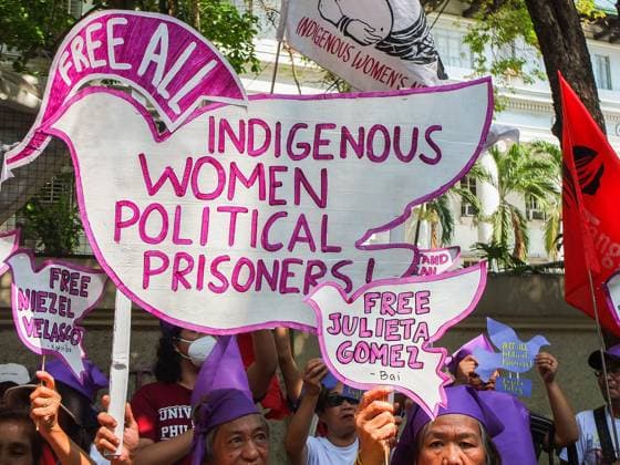 Bilder des Jahres 2025, News 03 März News Themen der Woche KW10 News Bilder des Tages Women Activists converged at Department of Justice in Manila to call for the release of women political prisoners in the Philippines Women activists holding a large purple dove-shape placard during the solidarity action protest in Manila. Tanggol Bayi an organization of human rights defenders joins activists from different women organizations trooped to Department of Justice in Manila in renewing the call to release women political prisoners, especially the sick and the elderly two days before International Women s Day. Manila Philippines Copyright: xJosefielxRiverax xSOPAxImagesx J_RIVERA_PRISONERS04_060325