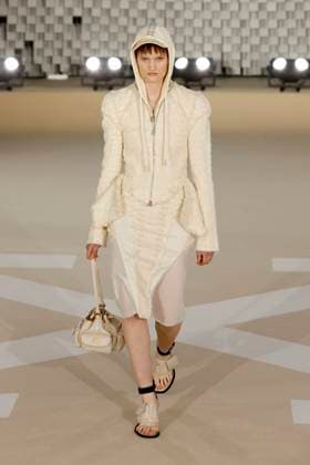 Off White Ready to Wear Fall Winter 2025 - Paris, March 2025 Off White Ready to Wear Fall Winter 2025 - Paris, March 2025, Credit:Zeppelin Avalon  Copyright: xZeppelinx xAvalonx 0972837690