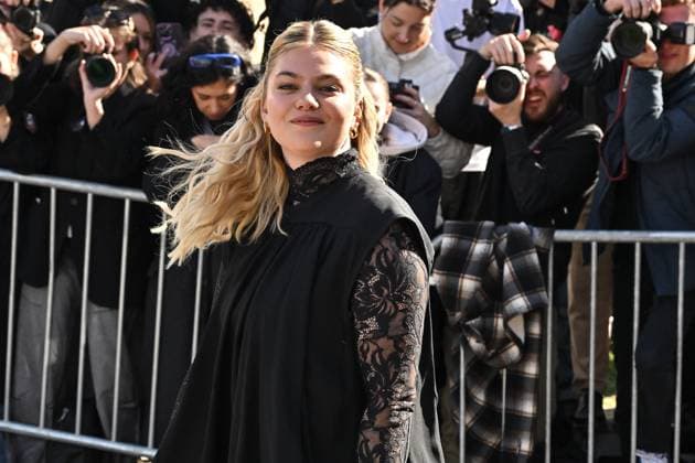 PFW Rabanne Outside Arrivals Louane arriving at Rabanne show during Paris Fashion Week in Paris, France on March 6, 2025. Photo by Julien Reynaud APS-Medias ABACAPRESS.COM Paris France  Copyright: xReynaudxJulien APS-Medias ABACAx