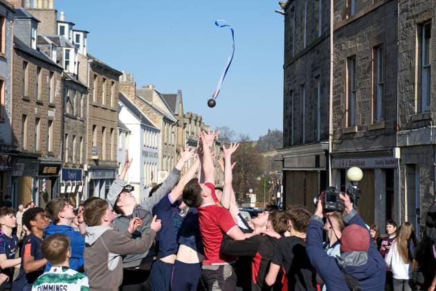 Bilder des Jahres 2025, News 03 März News Themen der Woche KW10 Jethart Hand Ba Youths chase after the leather ball during the annual Fastern Eve Handba event in Jedburgh s High Street in the Scottish Borders on March 6, 2025, in Jedburgh, Scotland. The annual event, which starts in the 1700s, takes place today and involves two teams, the Uppies (residents from the higher part of Jedburgh) and the Doonies (residents from the lower part of Jedburgh), getting the ball to either the top or bottom of the town. The ball, which is made of leather, stuffed with straw, and decorated with ribbons, is thrown into the crowd to begin the game. Jedburgh Scottish Borders United Kingdom  Copyright: xRobxGrayx originalFilename: gray-annualfa250306_np6cD.jpg