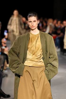 Uma Wang Ready to Wear Fall Winter 2025 - Paris, March 2025 Uma Wang Ready to Wear Fall Winter 2025 - Paris, March 2025, Credit:Zeppelin Avalon  Copyright: xZeppelinx xAvalonx 0972940815