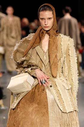 Uma Wang Ready to Wear Fall Winter 2025 - Paris, March 2025 Uma Wang Ready to Wear Fall Winter 2025 - Paris, March 2025, Credit:Zeppelin Avalon  Copyright: xZeppelinx xAvalonx 0972940882
