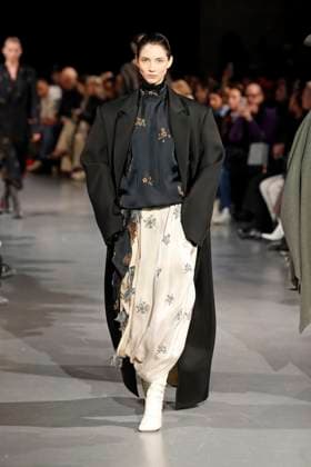 Uma Wang Ready to Wear Fall Winter 2025 - Paris, March 2025 Uma Wang Ready to Wear Fall Winter 2025 - Paris, March 2025, Credit:Zeppelin Avalon  Copyright: xZeppelinx xAvalonx 0972941214