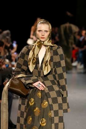 Uma Wang Ready to Wear Fall Winter 2025 - Paris, March 2025 Uma Wang Ready to Wear Fall Winter 2025 - Paris, March 2025, Credit:Zeppelin Avalon  Copyright: xZeppelinx xAvalonx 0972941263
