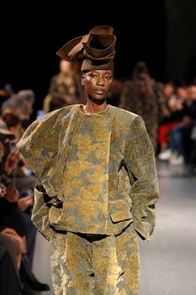 Uma Wang Ready to Wear Fall Winter 2025 - Paris, March 2025 Uma Wang Ready to Wear Fall Winter 2025 - Paris, March 2025, Credit:Zeppelin Avalon  Copyright: xZeppelinx xAvalonx 0972941443