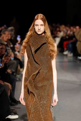 Uma Wang Ready to Wear Fall Winter 2025 - Paris, March 2025 Uma Wang Ready to Wear Fall Winter 2025 - Paris, March 2025, Credit:Zeppelin Avalon  Copyright: xZeppelinx xAvalonx 0972941727