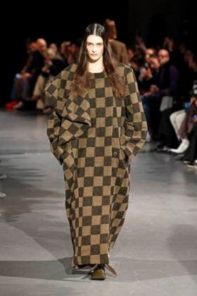 Uma Wang Ready to Wear Fall Winter 2025 - Paris, March 2025 Uma Wang Ready to Wear Fall Winter 2025 - Paris, March 2025, Credit:Zeppelin Avalon  Copyright: xZeppelinx xAvalonx 0972941803