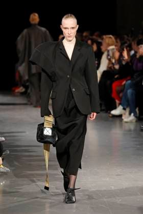 Uma Wang Ready to Wear Fall Winter 2025 - Paris, March 2025 Uma Wang Ready to Wear Fall Winter 2025 - Paris, March 2025, Credit:Zeppelin Avalon  Copyright: xZeppelinx xAvalonx 0972941919