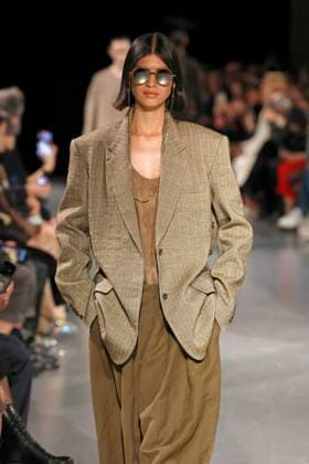 Uma Wang Ready to Wear Fall Winter 2025 - Paris, March 2025 Uma Wang Ready to Wear Fall Winter 2025 - Paris, March 2025, Credit:Zeppelin Avalon  Copyright: xZeppelinx xAvalonx 0972942045