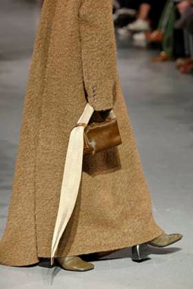 Uma Wang Ready to Wear Fall Winter 2025 - Paris, March 2025 Uma Wang Ready to Wear Fall Winter 2025 - Paris, March 2025, Credit:Zeppelin Avalon  Copyright: xZeppelinx xAvalonx 0972942108