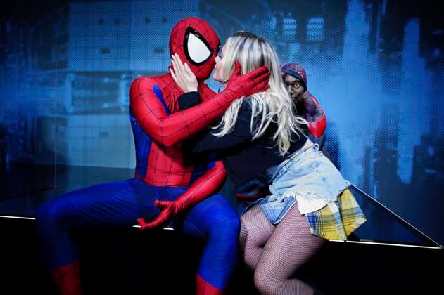 Bilder des Jahres 2025, Entertainment 03 März Entertainment Themen der Woche KW10 Evelyn Burdecki mit Spider-Man Cosplayer bei der Ausstellungseröffnung Marvel: Die Ausstellung - Universe of Super Heroes im Odysseum. Köln, 06.03.2025 *** Evelyn Burdecki with Spider Man cosplayer at the opening of the exhibition Marvel The Universe of Super Heroes exhibition at the Odysseum Cologne, 06 03 2025 Foto:xC.xAdolph xFuturexImagex marvel_5234