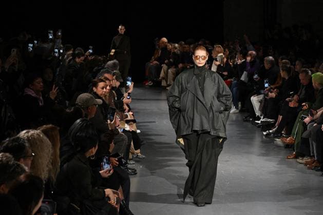 PFW Uma Wang Runway A model walks the runway during the Uma Wang Womenswear Fall Winter 2025-2026 show as part of Paris Fashion Week at L’Observatoire de Paris in Paris, France on March 06, 2025. Photo by Aurore Marechal ABACAPRESS.COM Paris France  Copyright: xMarechalxAurore ABACAx