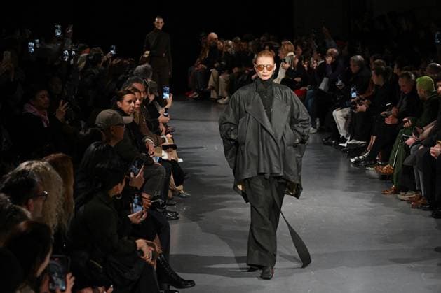 PFW Uma Wang Runway A model walks the runway during the Uma Wang Womenswear Fall Winter 2025-2026 show as part of Paris Fashion Week at L’Observatoire de Paris in Paris, France on March 06, 2025. Photo by Aurore Marechal ABACAPRESS.COM Paris France  Copyright: xMarechalxAurore ABACAx